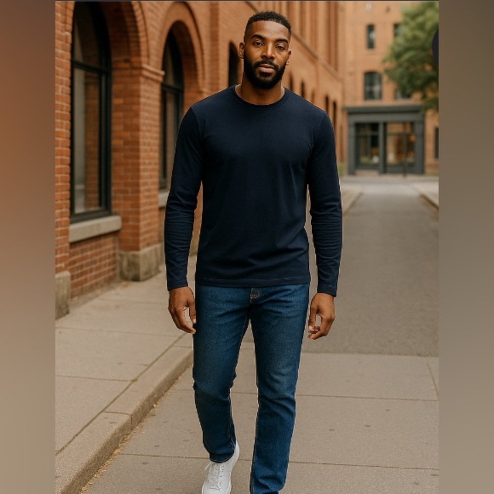 Apt. 9 long- sleeve t-shirt. Navy blue. Size M.